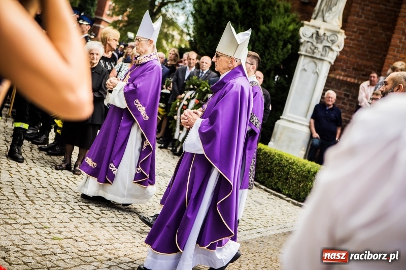 Zdjęcie w galerii na portalu naszraciborz.pl: Ostatnie pożegnanie ks. infułata Mariana Żagana w Raciborzu-Markowicach wiadomości z regionu
