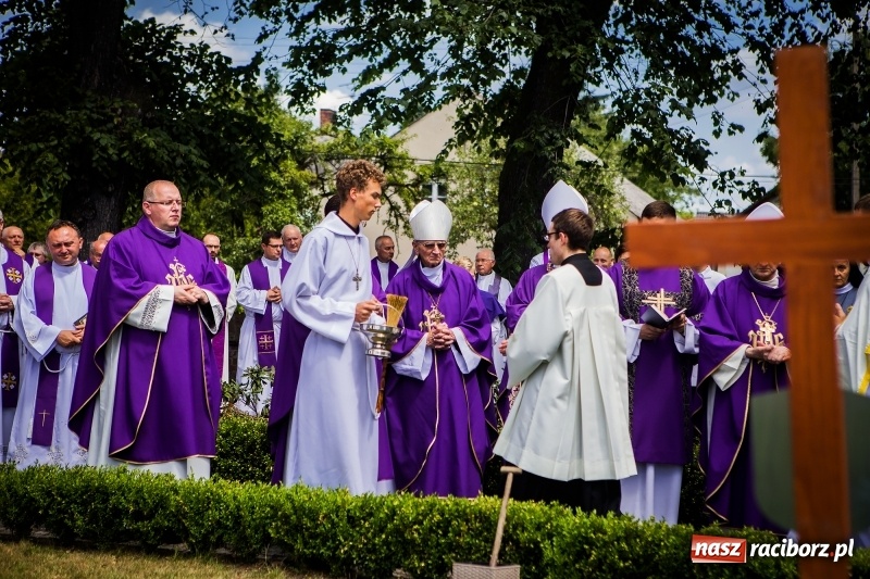 Zdjęcie w galerii na portalu naszraciborz.pl: Ostatnie pożegnanie ks. infułata Mariana Żagana w Raciborzu-Markowicach wiadomości z regionu