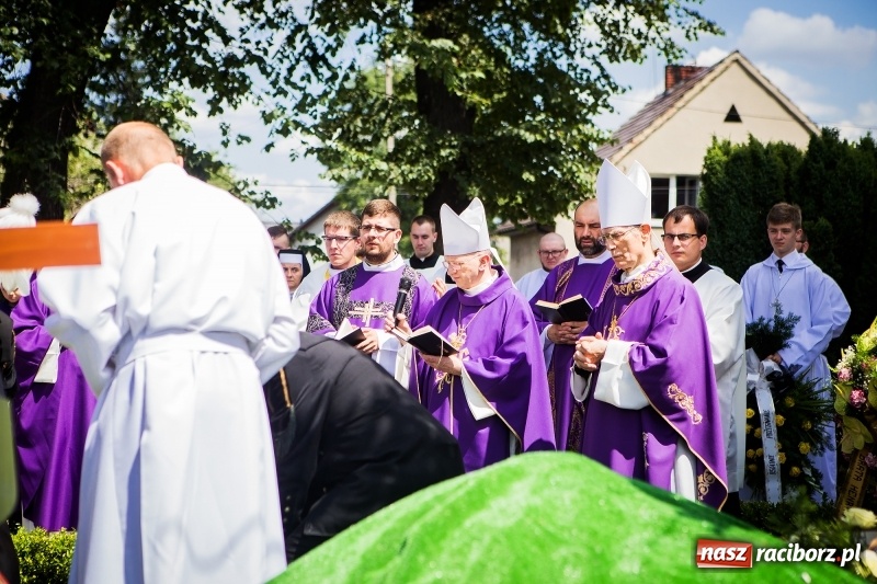 Zdjęcie w galerii na portalu naszraciborz.pl: Ostatnie pożegnanie ks. infułata Mariana Żagana w Raciborzu-Markowicach wiadomości z regionu
