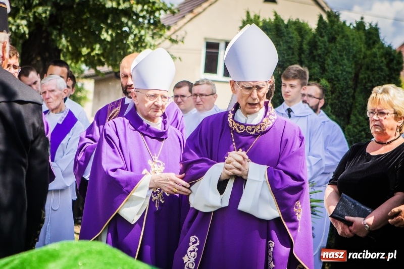 Zdjęcie w galerii na portalu naszraciborz.pl: Ostatnie pożegnanie ks. infułata Mariana Żagana w Raciborzu-Markowicach wiadomości z regionu