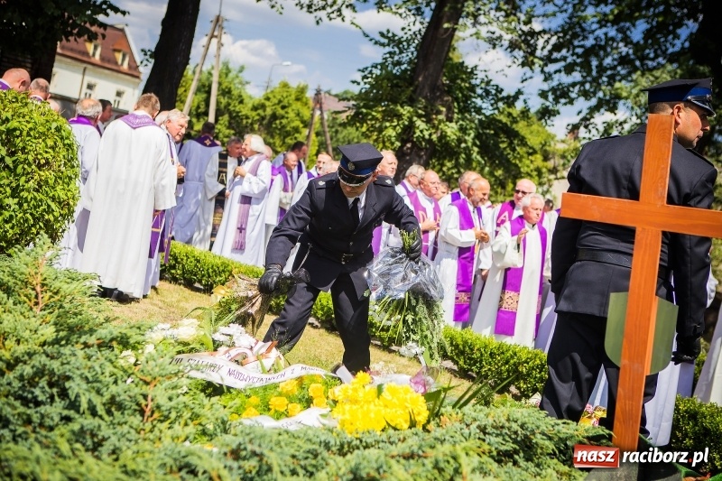 Zdjęcie w galerii na portalu naszraciborz.pl: Ostatnie pożegnanie ks. infułata Mariana Żagana w Raciborzu-Markowicach wiadomości z regionu