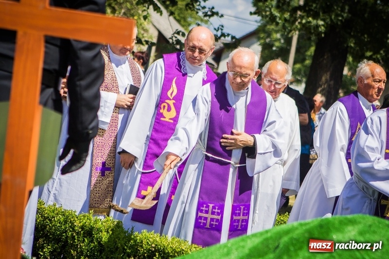Zdjęcie w galerii na portalu naszraciborz.pl: Ostatnie pożegnanie ks. infułata Mariana Żagana w Raciborzu-Markowicach wiadomości z regionu