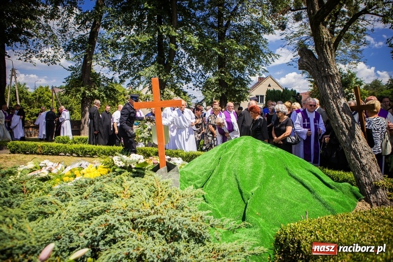 Zdjęcie w galerii na portalu naszraciborz.pl: Ostatnie pożegnanie ks. infułata Mariana Żagana w Raciborzu-Markowicach wiadomości z regionu