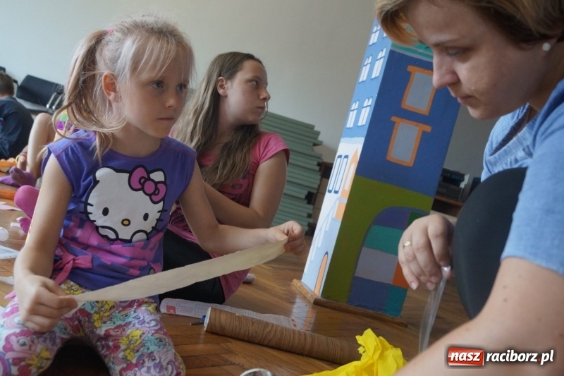 Zdjęcie w galerii na portalu naszraciborz.pl: Podróż do Australii. Kije deszczowe czarowały w Nędzy  wiadomości z regionu