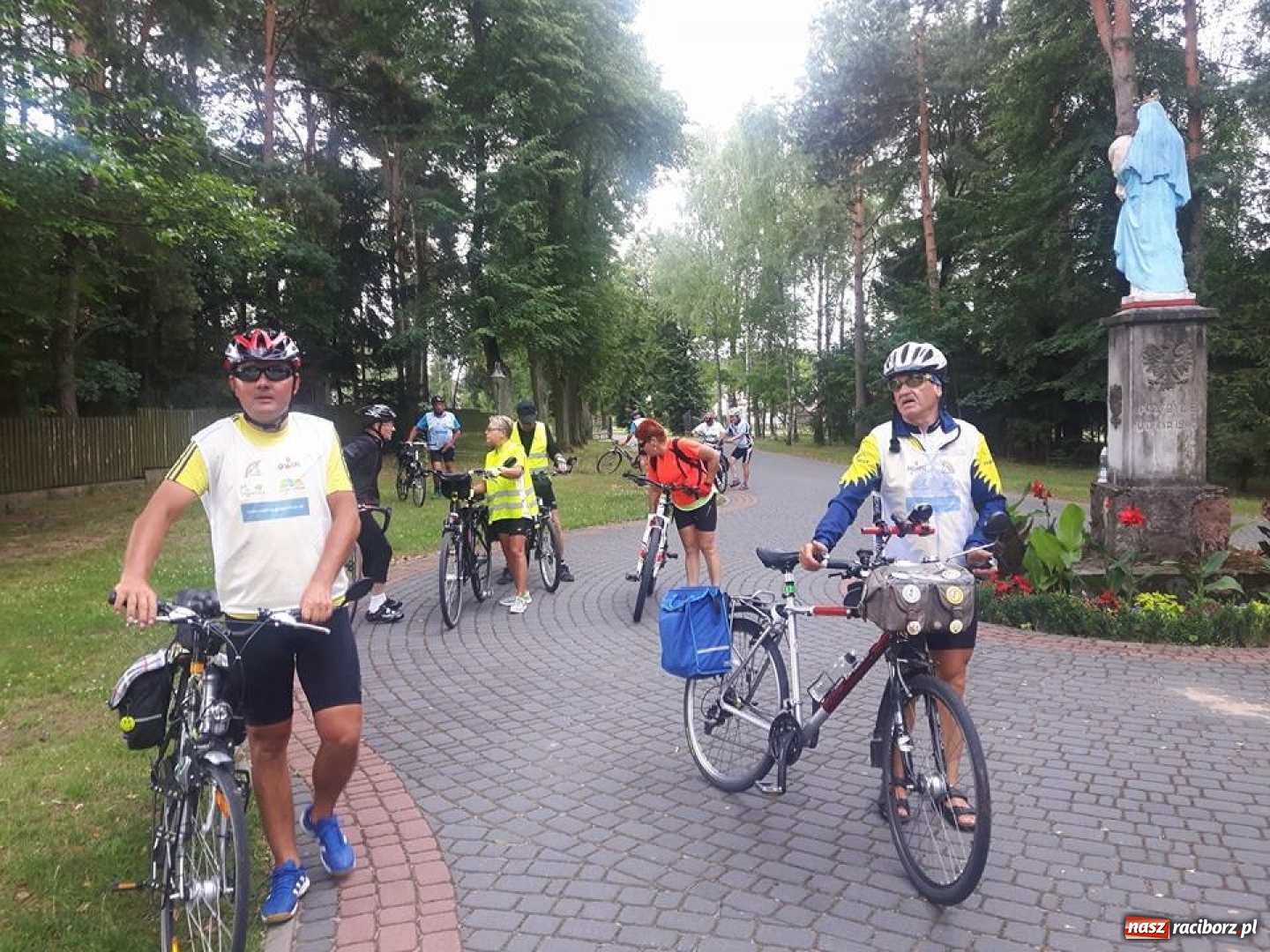 Zdjęcie w galerii na portalu naszraciborz.pl: Trwa XIX Raciborski Rajd Dookoła Polski wiadomości z regionu