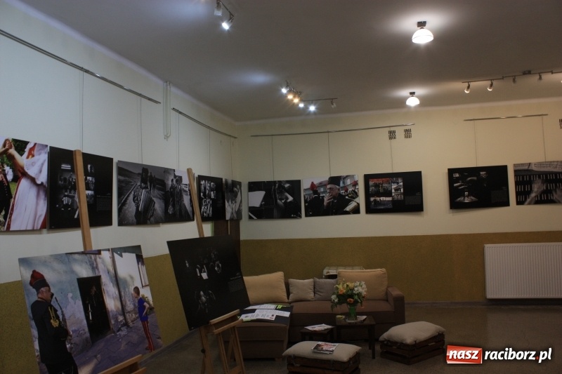 Zdjęcie w galerii na portalu naszraciborz.pl: W Krzanowicach można oglądać wystawę Obiektywnie Śląskie wiadomości z regionu