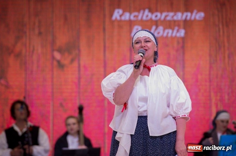 Zdjęcie w galerii na portalu naszraciborz.pl: Raciborzanie rozgrzewają publiczność w Brazylii! wiadomości z regionu