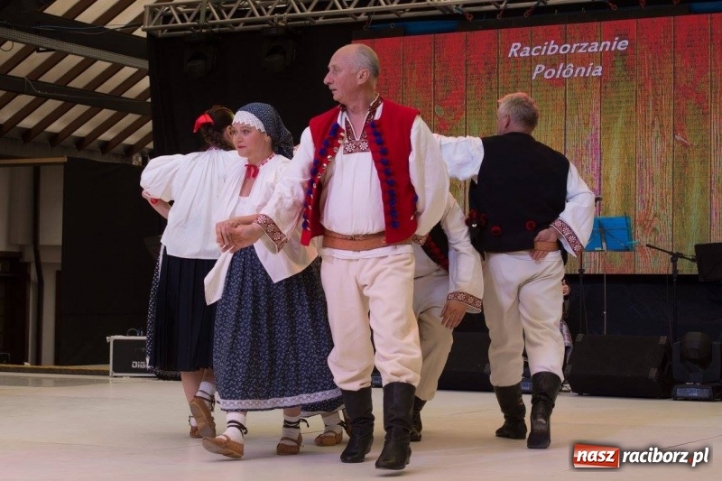 Zdjęcie w galerii na portalu naszraciborz.pl: Raciborzanie rozgrzewają publiczność w Brazylii! wiadomości z regionu