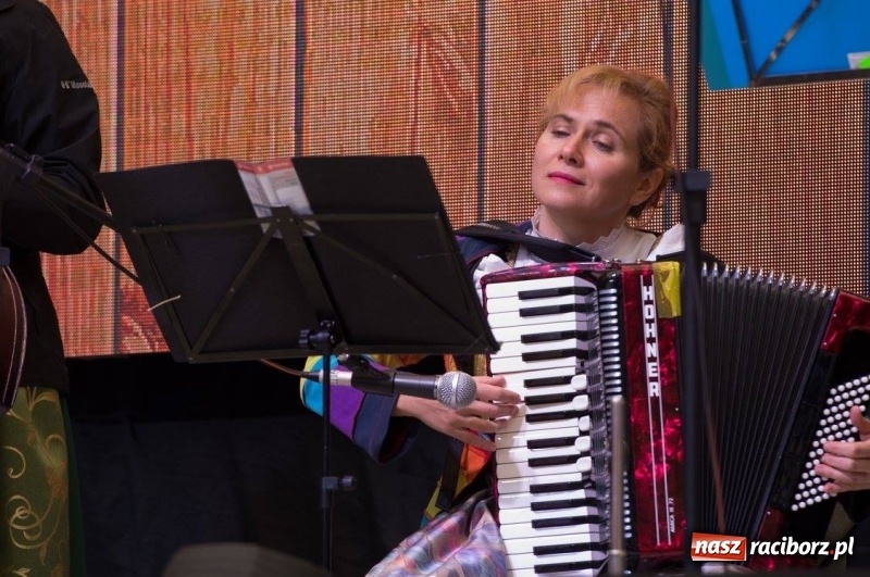 Zdjęcie w galerii na portalu naszraciborz.pl: Raciborzanie rozgrzewają publiczność w Brazylii! wiadomości z regionu