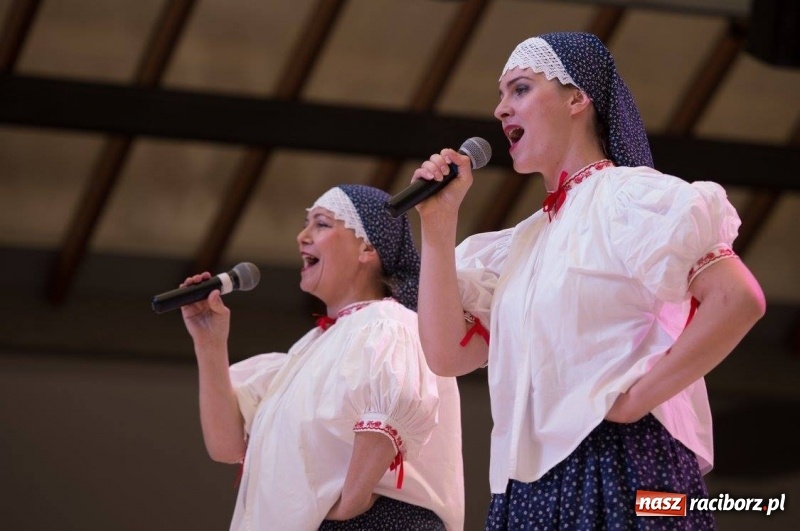 Zdjęcie w galerii na portalu naszraciborz.pl: Raciborzanie rozgrzewają publiczność w Brazylii! wiadomości z regionu
