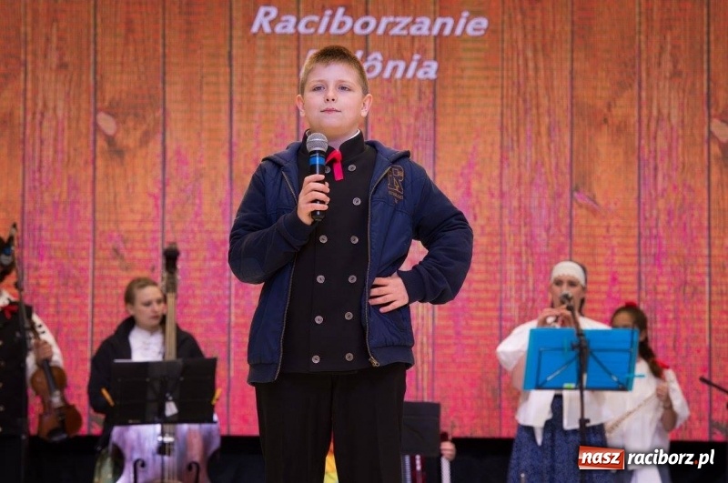 Zdjęcie w galerii na portalu naszraciborz.pl: Raciborzanie rozgrzewają publiczność w Brazylii! wiadomości z regionu