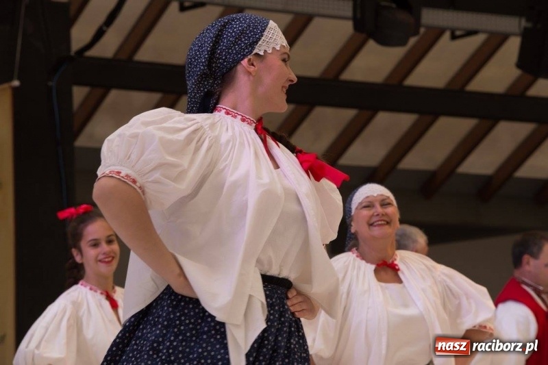 Zdjęcie w galerii na portalu naszraciborz.pl: Raciborzanie rozgrzewają publiczność w Brazylii! wiadomości z regionu