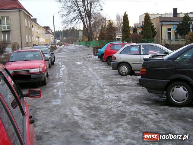 Zdjęcie w galerii na portalu naszraciborz.pl: W Kuźni kolubryną nie zaparkujesz! wiadomości z regionu