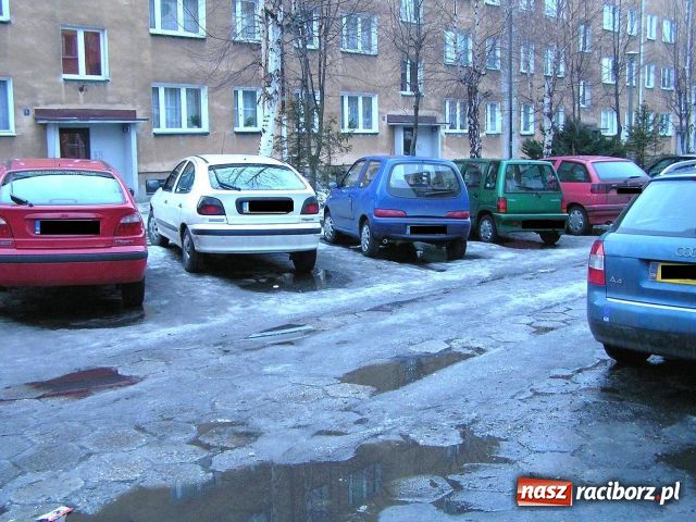 Zdjęcie w galerii na portalu naszraciborz.pl: W Kuźni kolubryną nie zaparkujesz! wiadomości z regionu