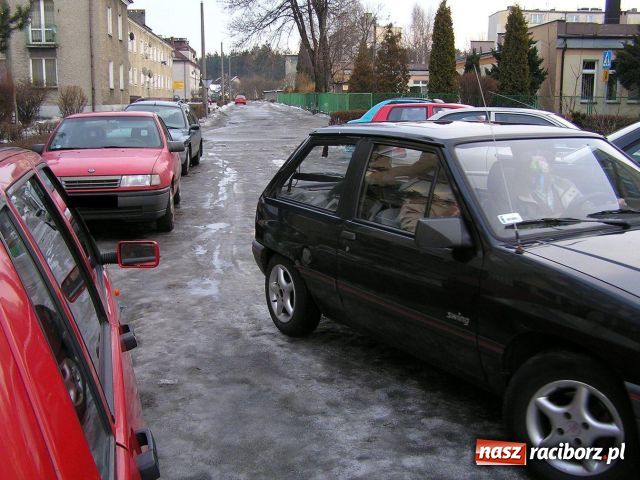Zdjęcie w galerii na portalu naszraciborz.pl: W Kuźni kolubryną nie zaparkujesz! wiadomości z regionu