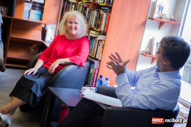 Zdjęcie w galerii na portalu naszraciborz.pl: Spotkanie autorskie z Katarzyną Misiołek wiadomości z regionu
