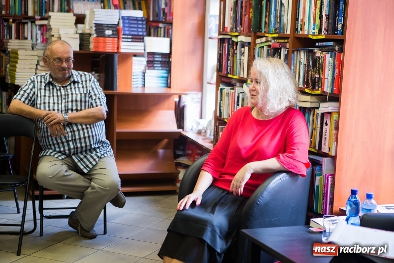 Zdjęcie w galerii na portalu naszraciborz.pl: Spotkanie autorskie z Katarzyną Misiołek wiadomości z regionu