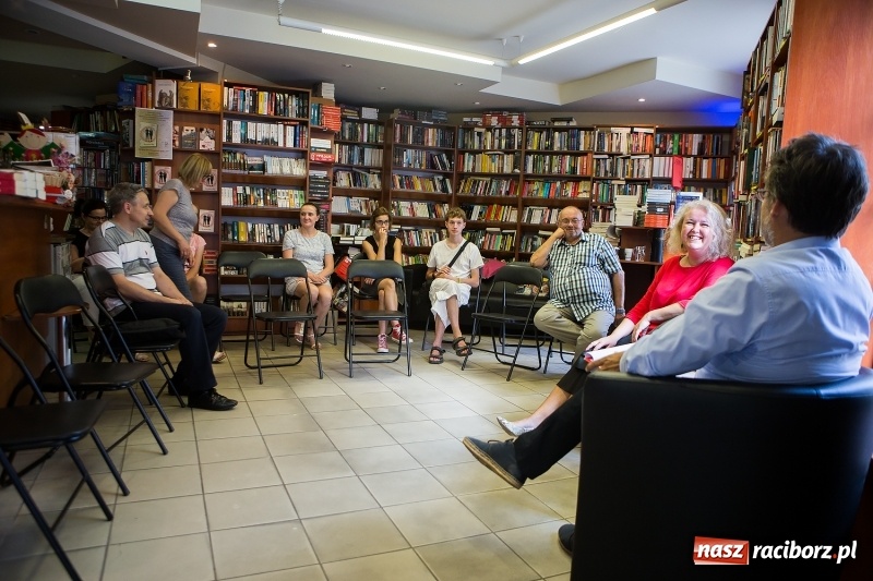 Zdjęcie w galerii na portalu naszraciborz.pl: Spotkanie autorskie z Katarzyną Misiołek wiadomości z regionu