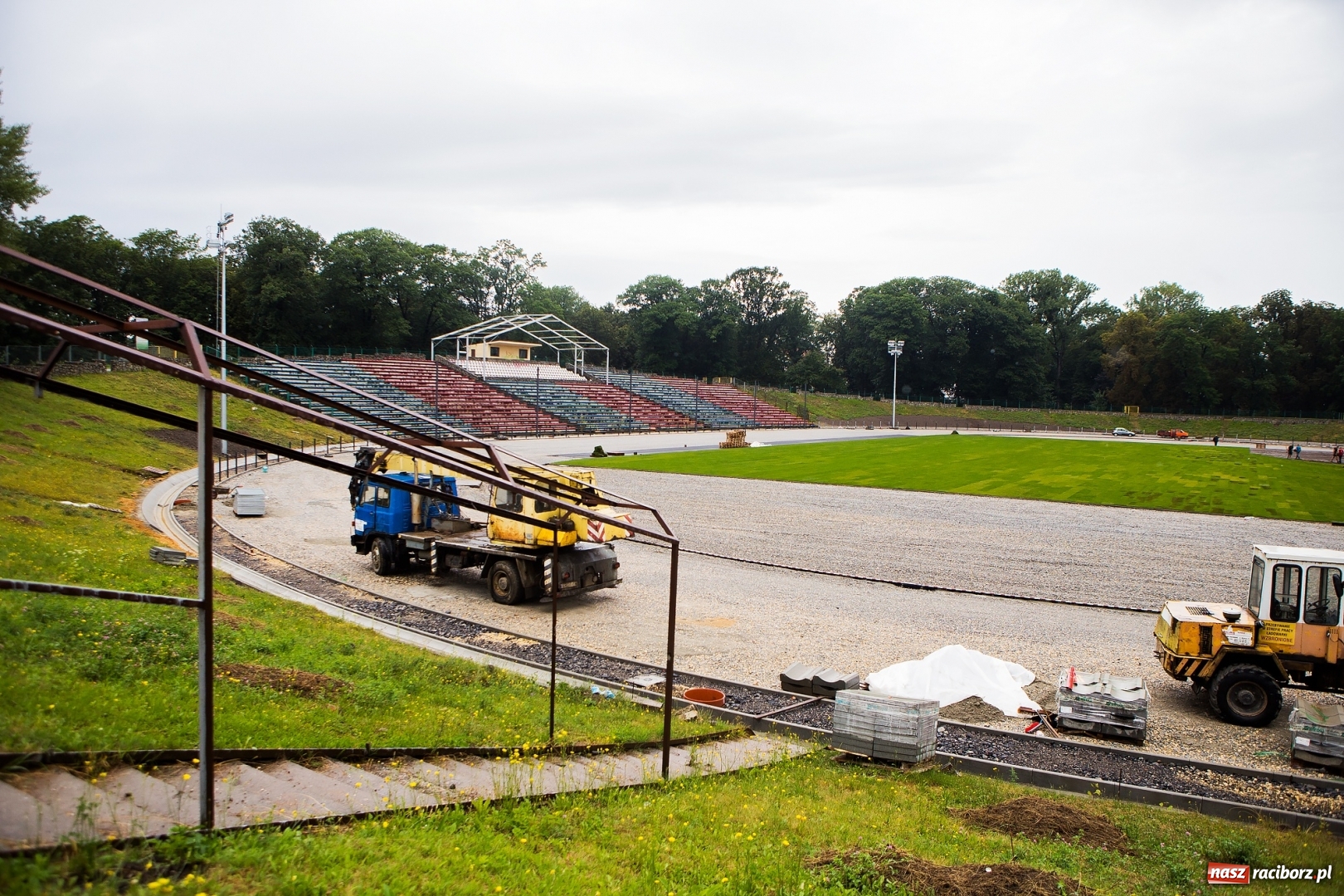 Zdjęcie w galerii na portalu naszraciborz.pl: Murawa raciborskiego stadionu już się zieleni  wiadomości z regionu