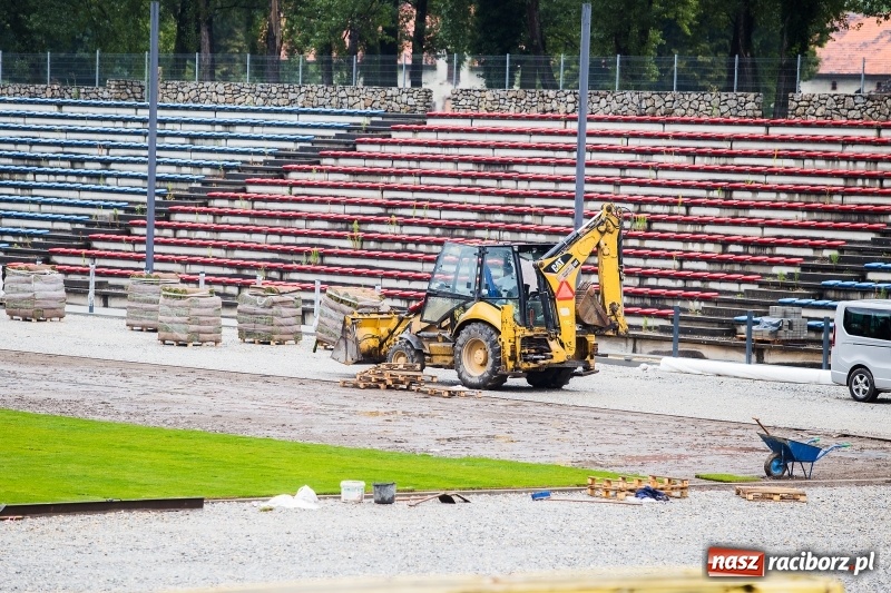 Zdjęcie w galerii na portalu naszraciborz.pl: Murawa raciborskiego stadionu już się zieleni  wiadomości z regionu