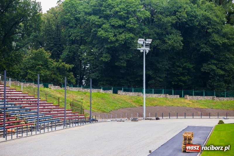 Zdjęcie w galerii na portalu naszraciborz.pl: Murawa raciborskiego stadionu już się zieleni  wiadomości z regionu
