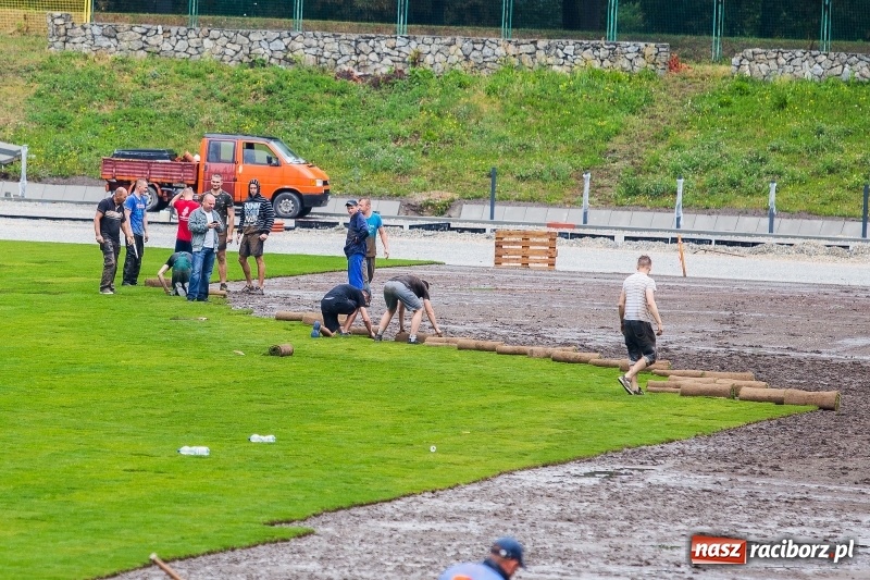 Zdjęcie w galerii na portalu naszraciborz.pl: Murawa raciborskiego stadionu już się zieleni  wiadomości z regionu