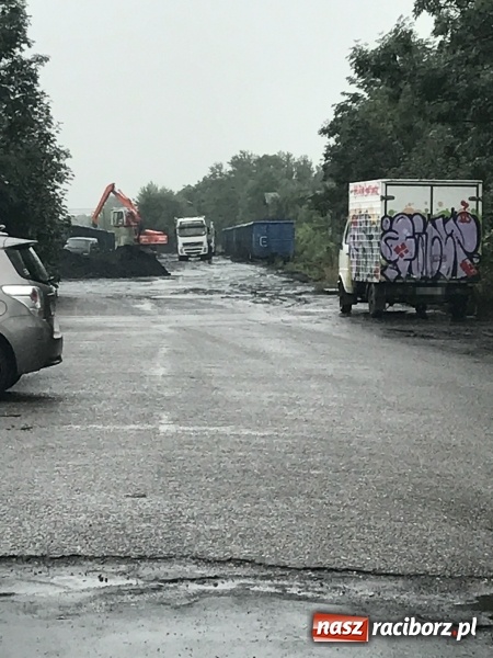 Zdjęcie w galerii na portalu naszraciborz.pl: Bocznica kolejowa faktycznie zamknięta. Trwa sprzątanie terenu wiadomości z regionu