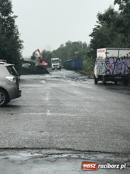 Zdjęcie w galerii na portalu naszraciborz.pl: Bocznica kolejowa faktycznie zamknięta. Trwa sprzątanie terenu wiadomości z regionu