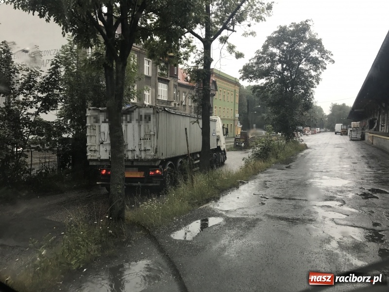 Zdjęcie w galerii na portalu naszraciborz.pl: Bocznica kolejowa faktycznie zamknięta. Trwa sprzątanie terenu wiadomości z regionu