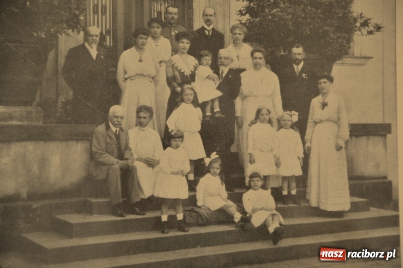 Zdjęcie w galerii na portalu naszraciborz.pl: Nowe eksponaty związane z rodziną von Ratibor trafiły na Zamek Piastowski  wiadomości z regionu