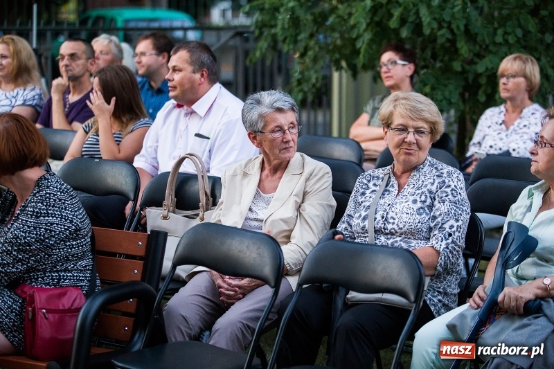 Zdjęcie w galerii na portalu naszraciborz.pl: Letni Teatr na Schodach w raciborskiej bibliotece wiadomości z regionu