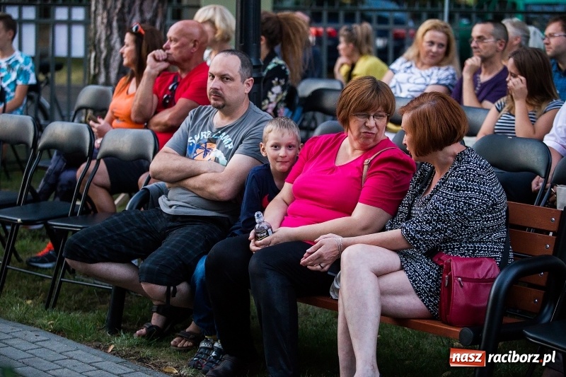 Zdjęcie w galerii na portalu naszraciborz.pl: Letni Teatr na Schodach w raciborskiej bibliotece wiadomości z regionu