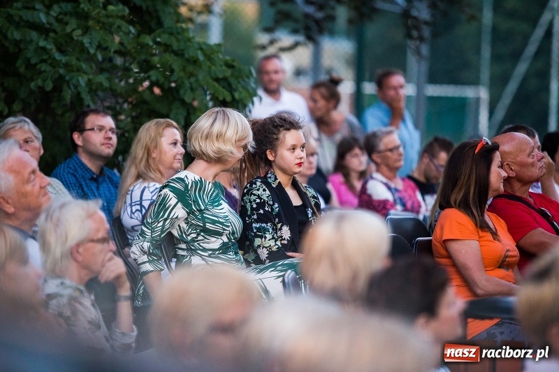 Zdjęcie w galerii na portalu naszraciborz.pl: Letni Teatr na Schodach w raciborskiej bibliotece wiadomości z regionu