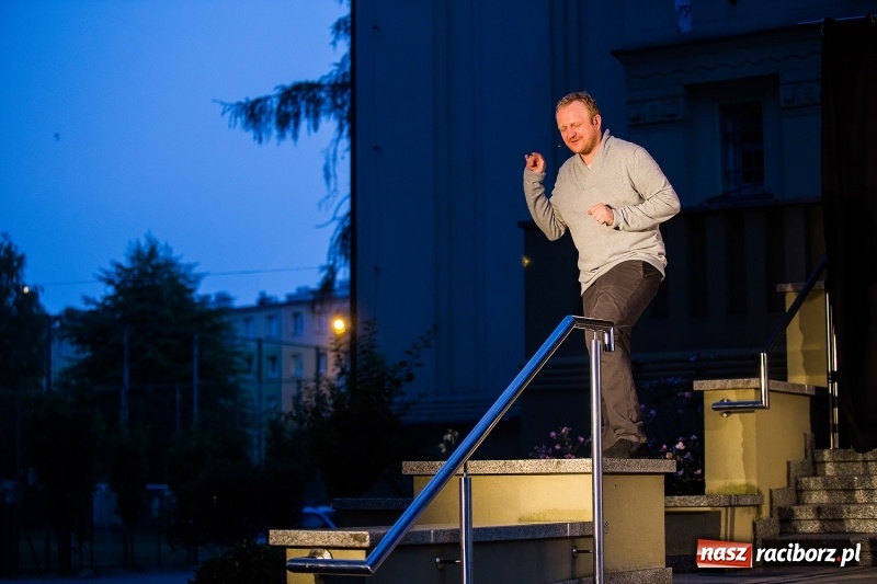 Zdjęcie w galerii na portalu naszraciborz.pl: Letni Teatr na Schodach w raciborskiej bibliotece wiadomości z regionu