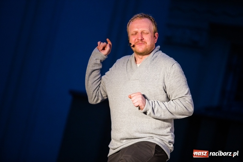 Zdjęcie w galerii na portalu naszraciborz.pl: Letni Teatr na Schodach w raciborskiej bibliotece wiadomości z regionu