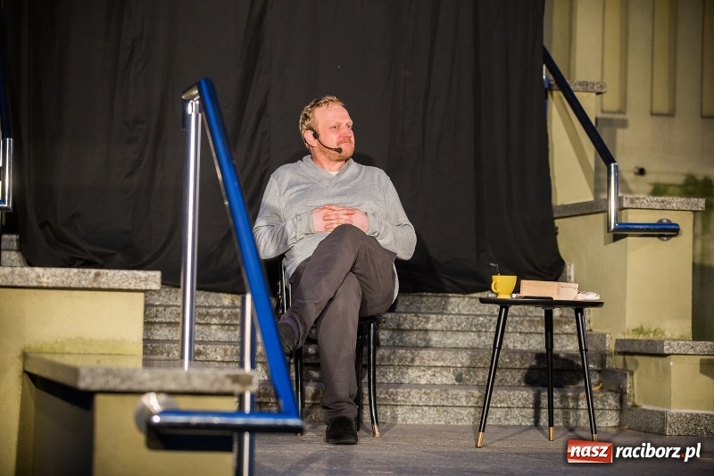 Zdjęcie w galerii na portalu naszraciborz.pl: Letni Teatr na Schodach w raciborskiej bibliotece wiadomości z regionu