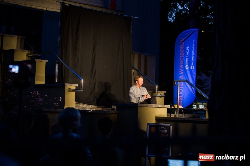 Zdjęcie w galerii na portalu naszraciborz.pl: Letni Teatr na Schodach w raciborskiej bibliotece wiadomości z regionu