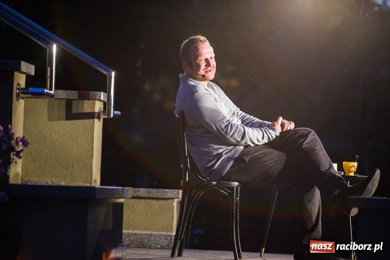 Zdjęcie w galerii na portalu naszraciborz.pl: Letni Teatr na Schodach w raciborskiej bibliotece wiadomości z regionu