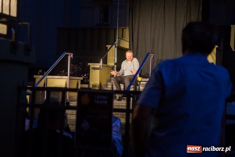 Zdjęcie w galerii na portalu naszraciborz.pl: Letni Teatr na Schodach w raciborskiej bibliotece wiadomości z regionu