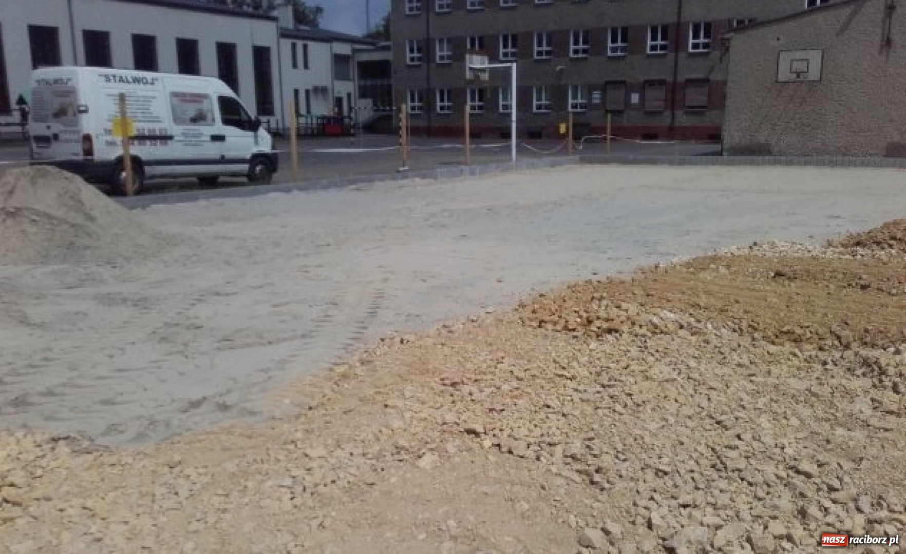 Zdjęcie w galerii na portalu naszraciborz.pl: Szkoła w Rudach będzie miała nowe boisko wielofunkcyjne  wiadomości z regionu