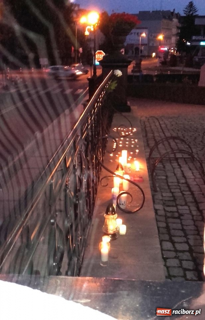 Zdjęcie w galerii na portalu naszraciborz.pl: Obywatelski protest przeciwko reformie sądownictwa także w Raciborzu  wiadomości z regionu