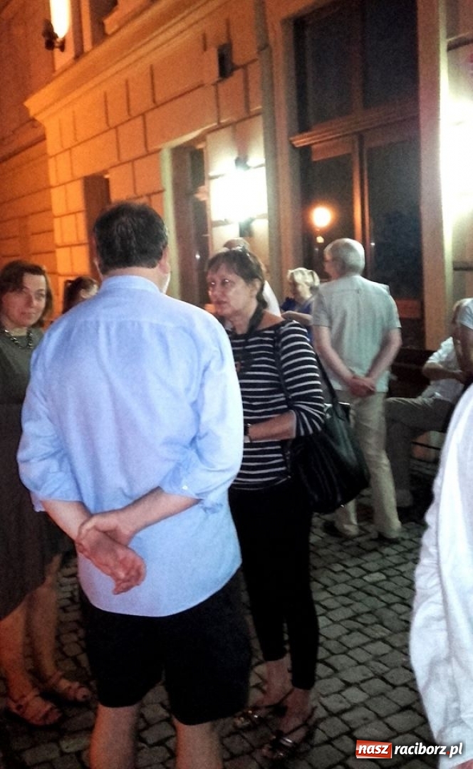 Zdjęcie w galerii na portalu naszraciborz.pl: Obywatelski protest przeciwko reformie sądownictwa także w Raciborzu  wiadomości z regionu