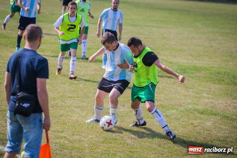 Zdjęcie w galerii na portalu naszraciborz.pl: Sparingowy remis przy Tuwima wiadomości z regionu