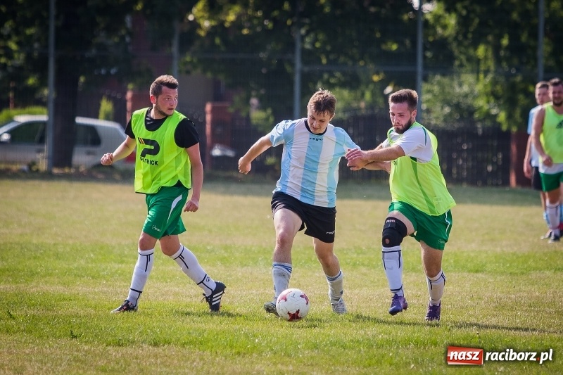 Zdjęcie w galerii na portalu naszraciborz.pl: Sparingowy remis przy Tuwima wiadomości z regionu