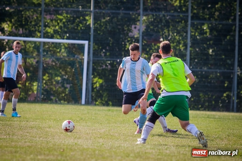 Zdjęcie w galerii na portalu naszraciborz.pl: Sparingowy remis przy Tuwima wiadomości z regionu