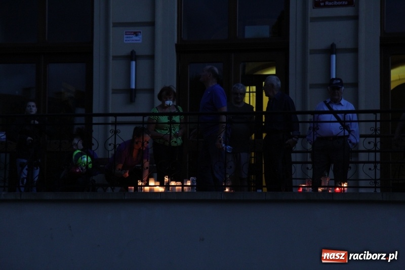 Zdjęcie w galerii na portalu naszraciborz.pl: 120 osób protestowało pod sądem! Do zgromadzonych zwróciła się poseł Gabriela Lenartowicz wiadomości z regionu