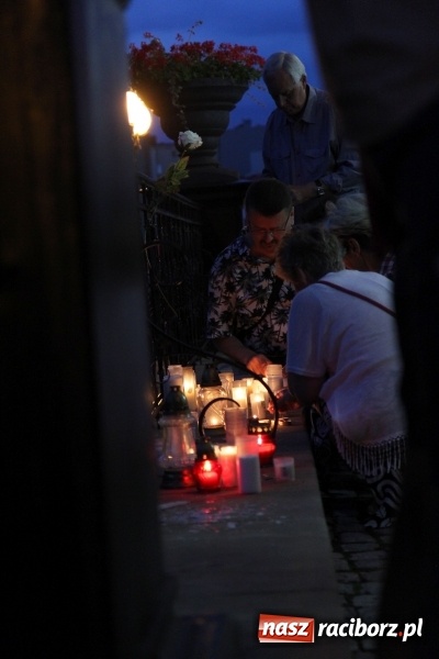Zdjęcie w galerii na portalu naszraciborz.pl: 120 osób protestowało pod sądem! Do zgromadzonych zwróciła się poseł Gabriela Lenartowicz wiadomości z regionu