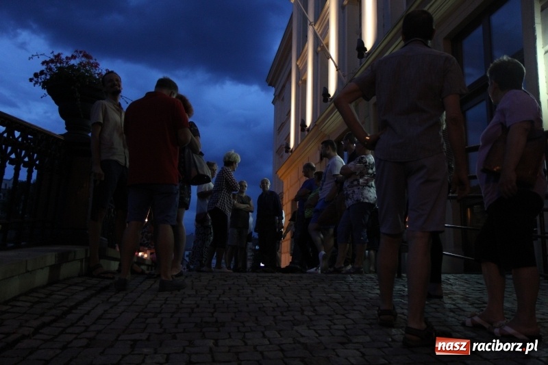 Zdjęcie w galerii na portalu naszraciborz.pl: 120 osób protestowało pod sądem! Do zgromadzonych zwróciła się poseł Gabriela Lenartowicz wiadomości z regionu