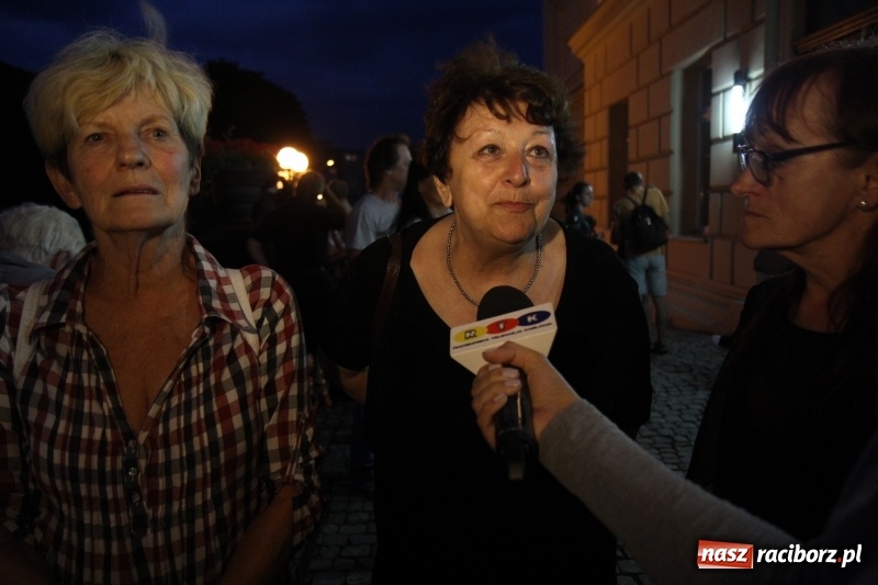 Zdjęcie w galerii na portalu naszraciborz.pl: 120 osób protestowało pod sądem! Do zgromadzonych zwróciła się poseł Gabriela Lenartowicz wiadomości z regionu