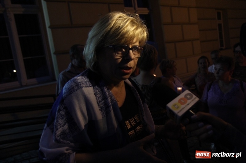 Zdjęcie w galerii na portalu naszraciborz.pl: 120 osób protestowało pod sądem! Do zgromadzonych zwróciła się poseł Gabriela Lenartowicz wiadomości z regionu